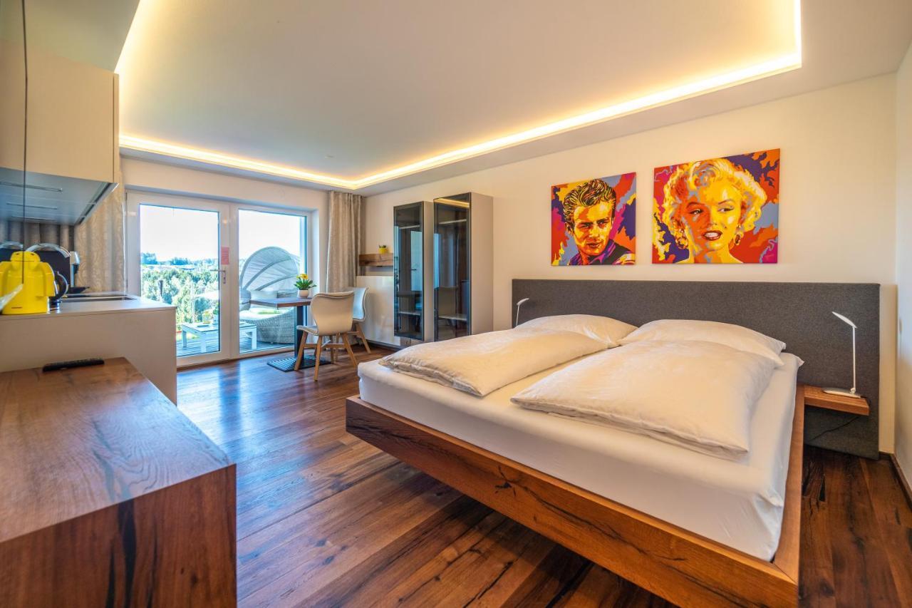 Appartamento Haus Am Weinberg II Seekirchen am Wallersee Esterno foto