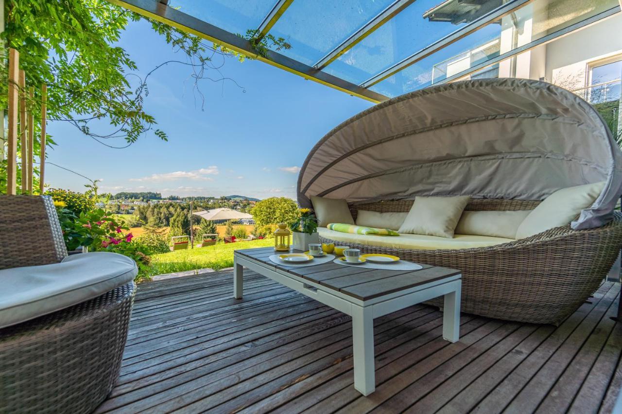 Appartamento Haus Am Weinberg II Seekirchen am Wallersee Esterno foto