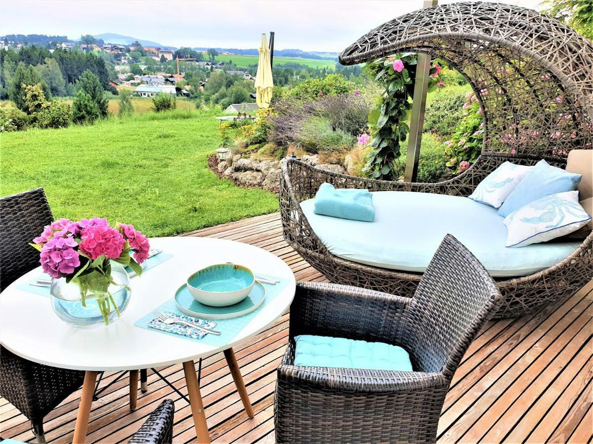 Appartamento Haus Am Weinberg II Seekirchen am Wallersee Esterno foto