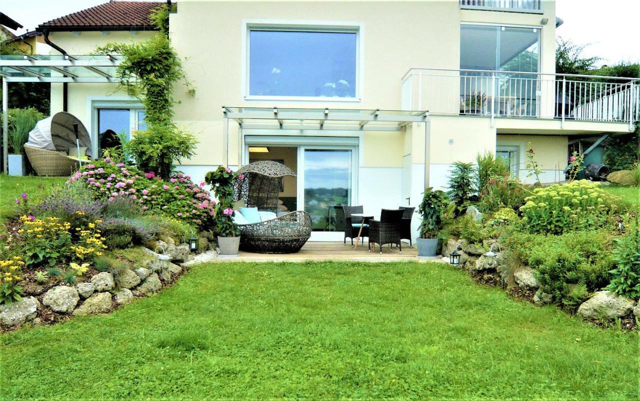 Appartamento Haus Am Weinberg II Seekirchen am Wallersee Esterno foto