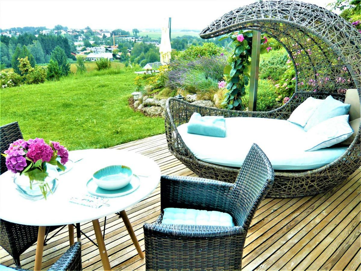 Appartamento Haus Am Weinberg II Seekirchen am Wallersee Esterno foto